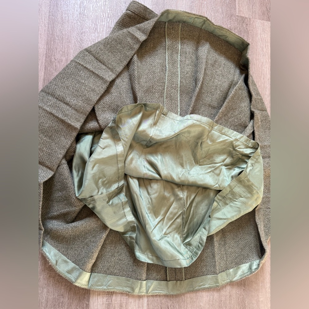 Elegant Green Pleated Skirt - Picture 12 of 13